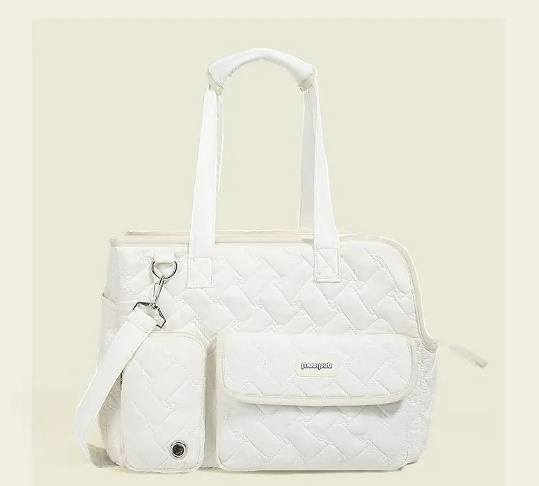 Bolsa transportín acolchada blanca para gatos y perros pequeños con correa de hombro extraíble a juego y bolsillo frontal, con el logotipo de la marca mamapapa.
