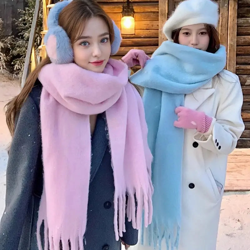Bufandas de piel sintética rosa suave y azul claro con extremos con flecos, presentadas como bufanda de cachemir de invierno rosa para mujer