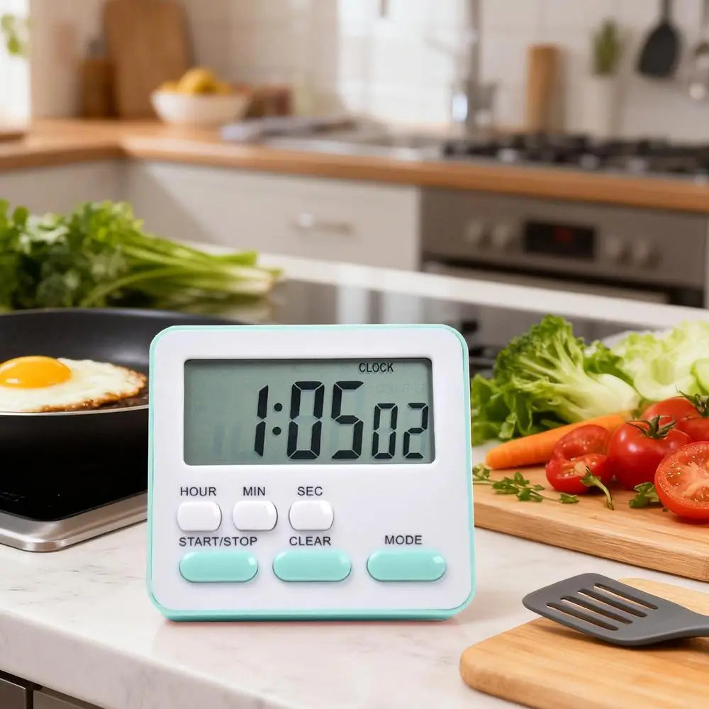 Digitaler Küchentimer in Pink mit geräuschloser Countdown-Uhr in Weiß und Hellblau, mit einem rechteckigen Display, das 1 Stunde, 5 Minuten und 2 Sekunden anzeigt, sowie vier Tasten mit den Bezeichnungen Stunde, Min., Sek., Start/Stopp, Löschen und Modus.