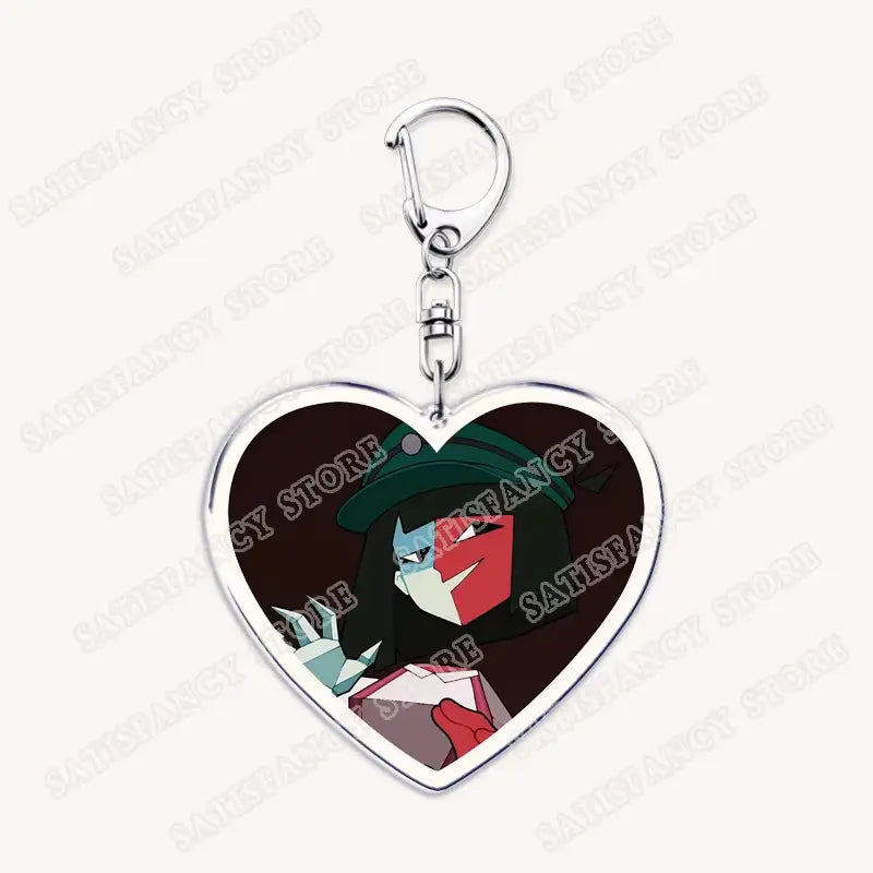Herzförmiger Anime-Herz-Acryl-Schlüsselanhänger mit silberfarbenem Metallrahmen und Clip mit einem stilisierten Anime-Charakter in grüner Mütze und rotem Gesicht vor dunklem Hintergrund, perfekt als Geschenk für Gamer.