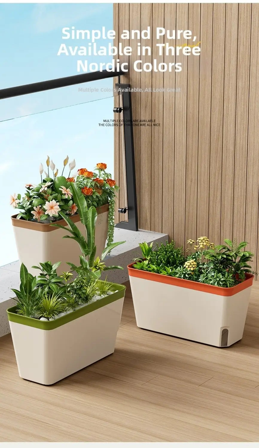 Jardinière rectangulaire auto-arrosante beige pour plantes d’intérieur avec des rehauts de bordure colorés en vert, orange et brun, et une fenêtre de niveau d’eau visible