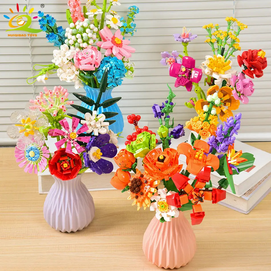 Un bouquet de fleurs en briques Lego éclatant et assemblé dans un vase cannelé pastel rose conçu pour les blocs et les amateurs de blocs.