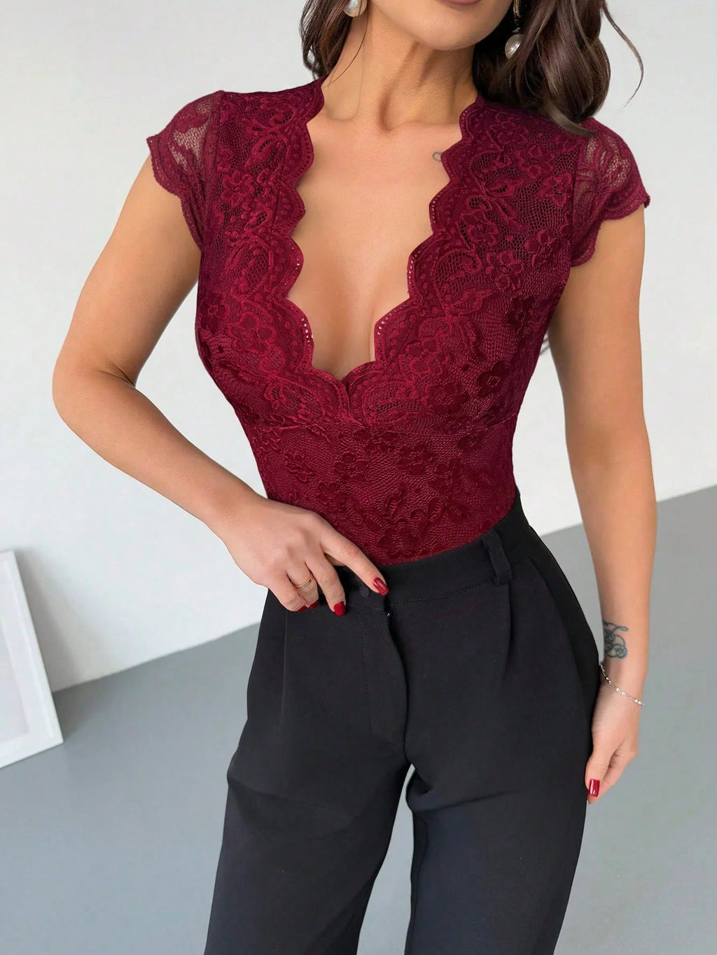 Valentine's Day spring and summer new elegant modern sexy party wine red small flying sleeve V-neck backless lace bodysuit