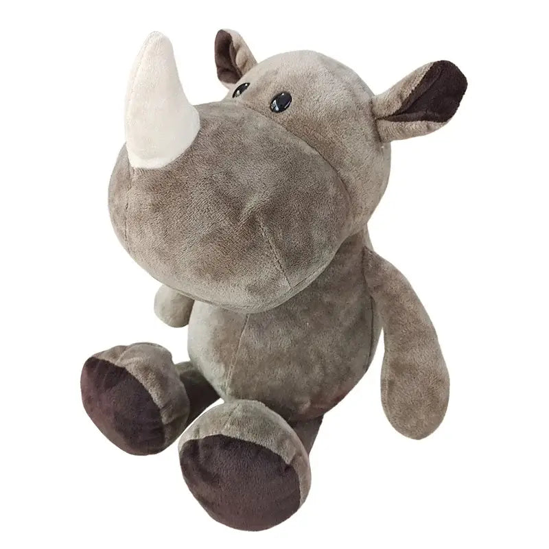 un animal de peluche de rinoceronte gris de peluche relleno con un cuerno blanco y orejas, patas y extremidades internas color marrón oscuro, incluido en la colección de peluches de león, elefante y tigre
