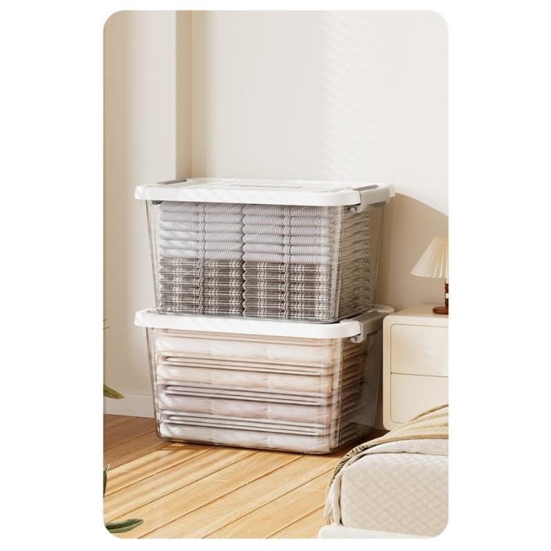 Boîtes de rangement empilées en plastique transparent translucide, avec couvercles et loquets blancs, côtés côtelés et un compartiment avec motif de plaid gris, en grande taille environ
