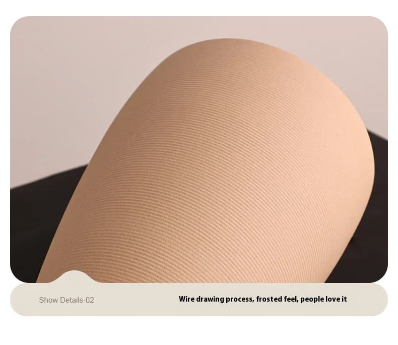 Medias transparentes color beige con una textura sutil acanalada y acabado helado, diseñadas para el conjunto de jarrón de cerámica minimalista para decoración wabi sabi.