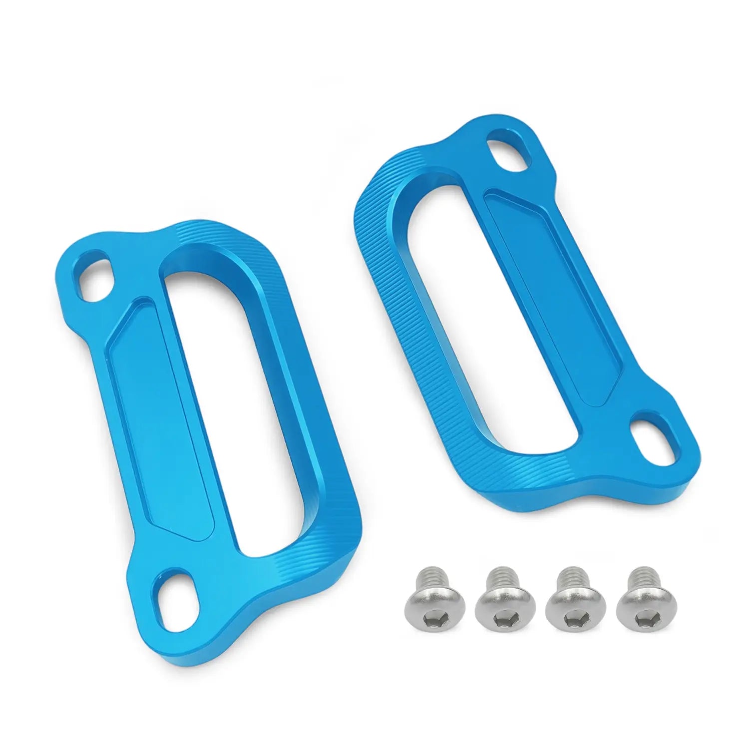 Cfmoto 675srr CNC-Gepäckträgergriffe für den Soziusbetrieb mit leuchtend blauen Aluminium-Pedalträgern mit gebürsteter Oberfläche und passenden silbernen Schrauben.