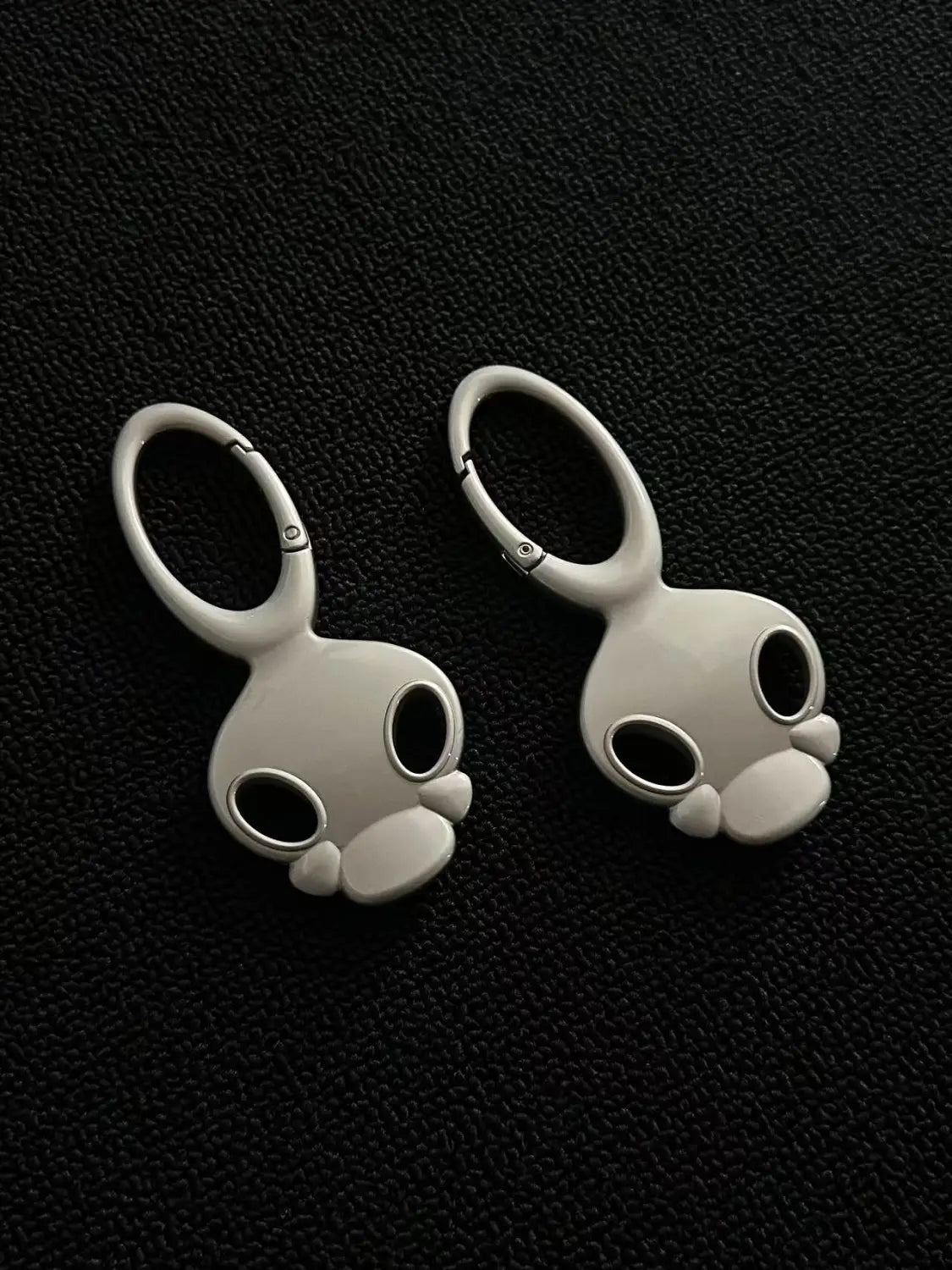 Silver skull metal car keychain bag charm with a smooth glossy finish and minimalist design.