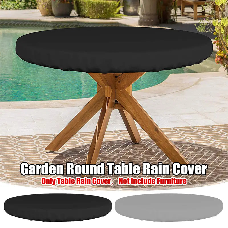 Funda de mesa de jardín al aire libre redonda impermeable en negro, elaborada con tejido resistente con ajuste ceñido sobre una mesa de madera.