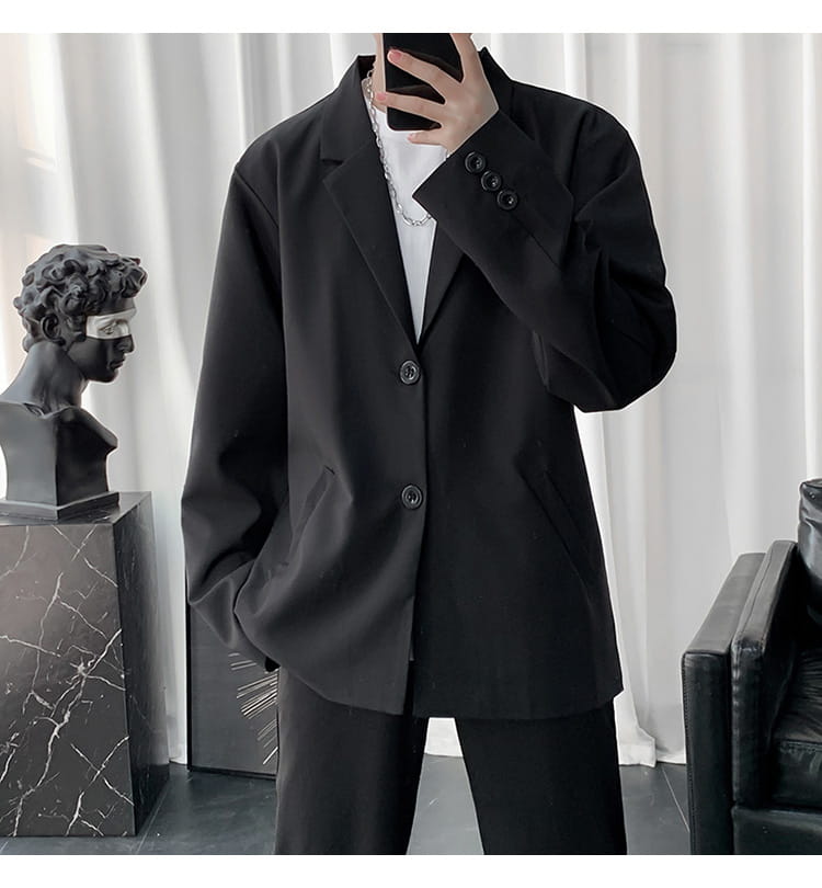 Schwarzer übergroßer Blazer mit Dreiknopf-Verschluss und legerer Passform aus der Kollektion Herren-Casual-Loose-Blazerjacke in einfarbigem Stil.