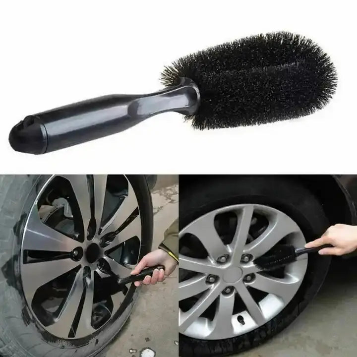 Brosse de nettoyage pour roues de voiture en microfibre, avec des soies en caoutchouc noir et une poignée ergonomique élégante.