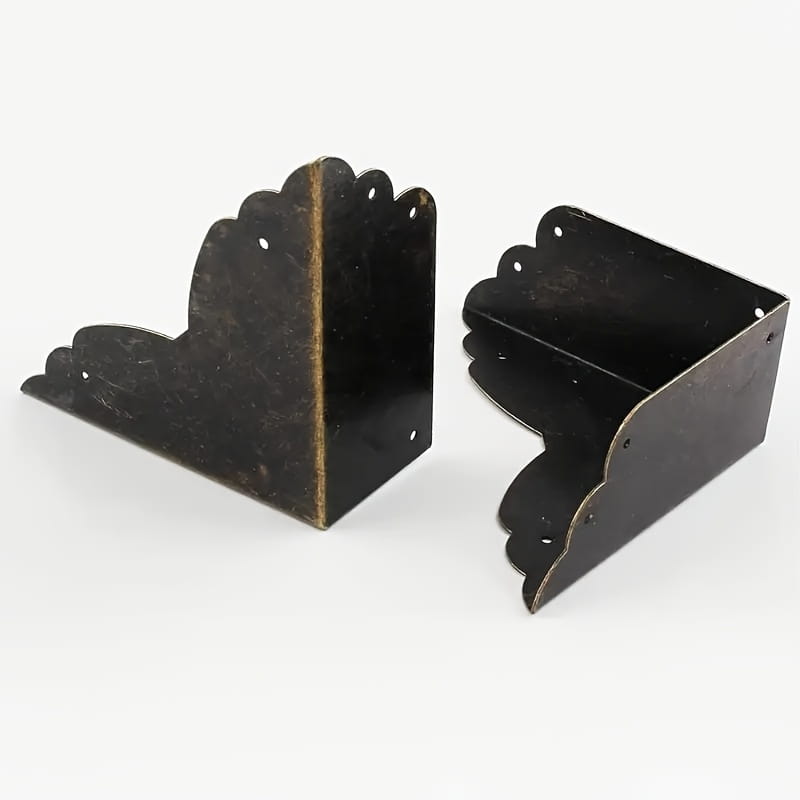 Protectores de esquinas de color negro para muebles y mesas con un diseño de borde ondulado.