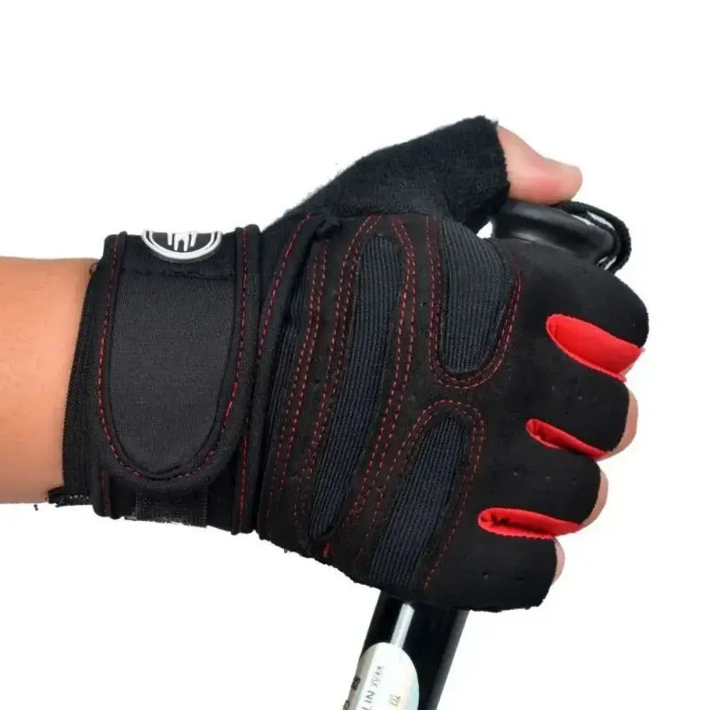 Fitness-Workout-Handschuhe mit Handgelenkstütze in Schwarz und Rot, mit verstärkten Nähten und einem Handgelenkriemen, gezeigt von der Rückseite.
