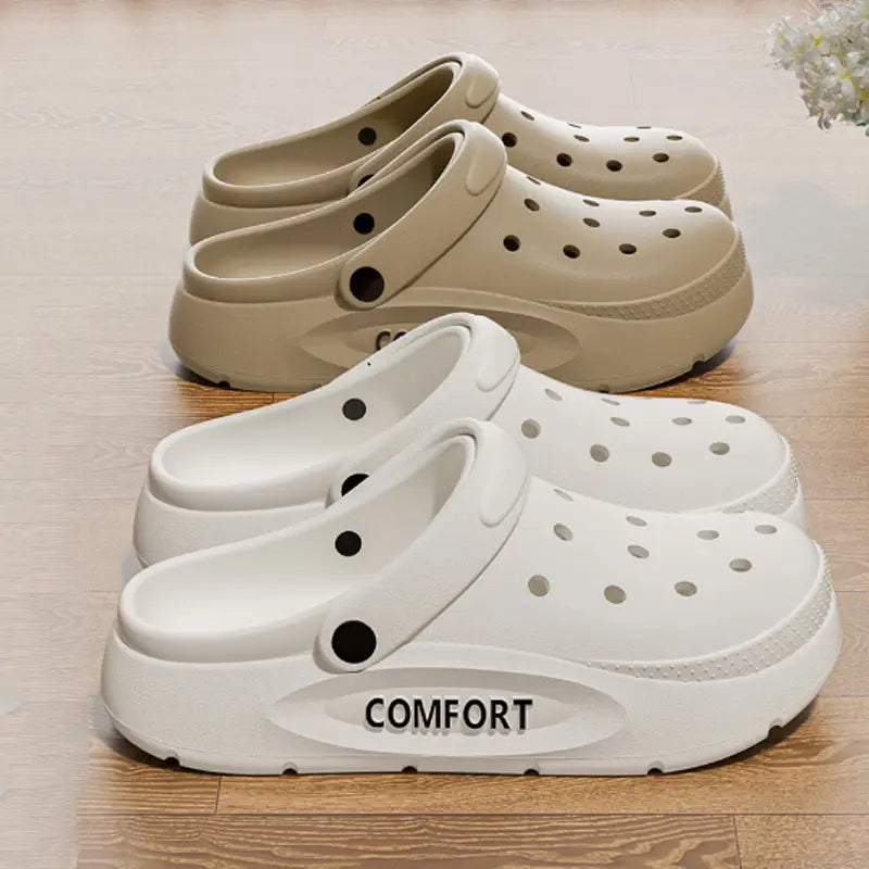 Unisex-Dicke-Plattform-EVA-Clog-Sandalen in Weiß und Beige mit schwarzen runden Akzenten, mit einer dicken Gummisohle und einem perforierten Obermaterial.