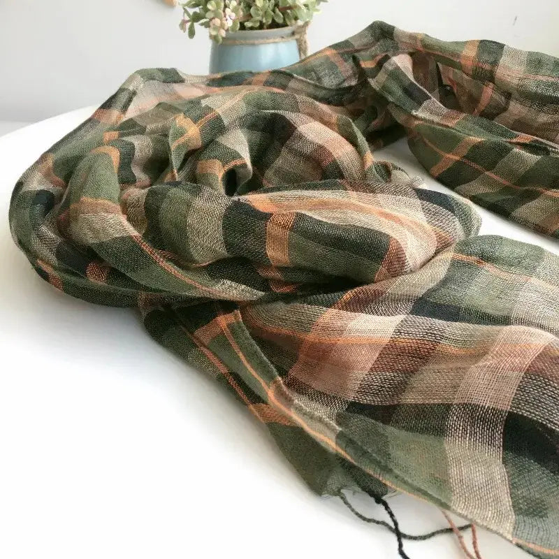 Bufanda para mujer de cuadros tejida y suave, larga, ligera, tejida en punto, tipo chal envolvente, en tonos naturales de verde oliva, óxido naranja y beige.