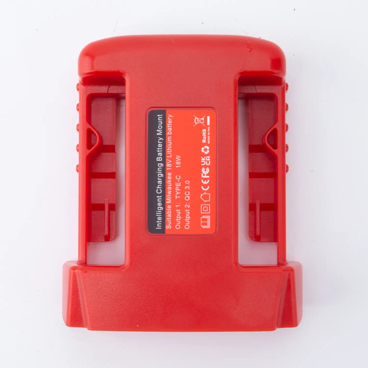 Rote Kunststoff-Ladehalterung für Milwaukee-18-V-Lithiumbatterie, ausgelegt für die Nutzung einer Powerbank für schnelles Laden des Mobiltelefons
