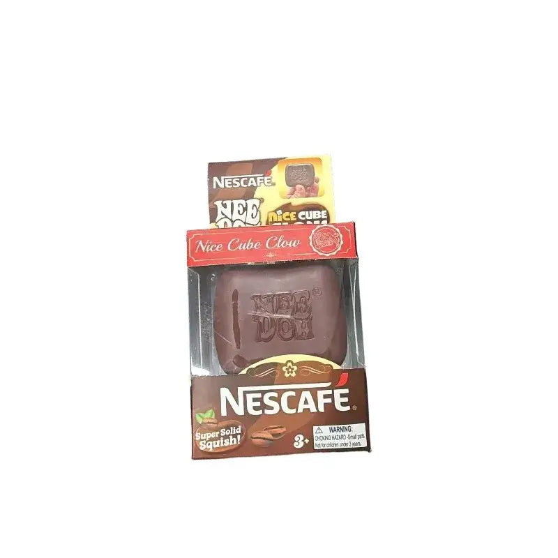 Eine braun-schokoladenfarbene Nescafé-Nice-Cube-Spielzeugriegelvariante in ihrer Originalverpackung aus der Kollektion der Needoh-Maltose-Eiswürfel-Sensory-Fidget-Spielzeuge.