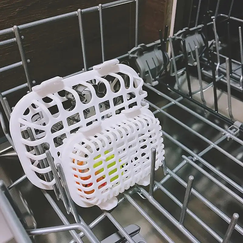 cesta de lavavajillas de plástico blanco con un diseño tipo rejilla que sostiene utensilios de colores como organizador de artículos pequeños