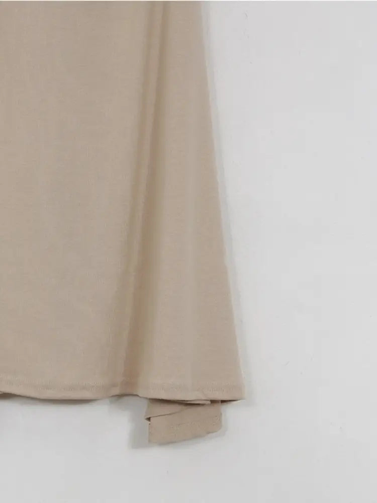 Beiger plissierter Rock mit glattem, fließendem Stoff, im Stil eines rosa gerafften Meerjungfrauen-Midirocks mit hoher Taille für einen eleganten Look