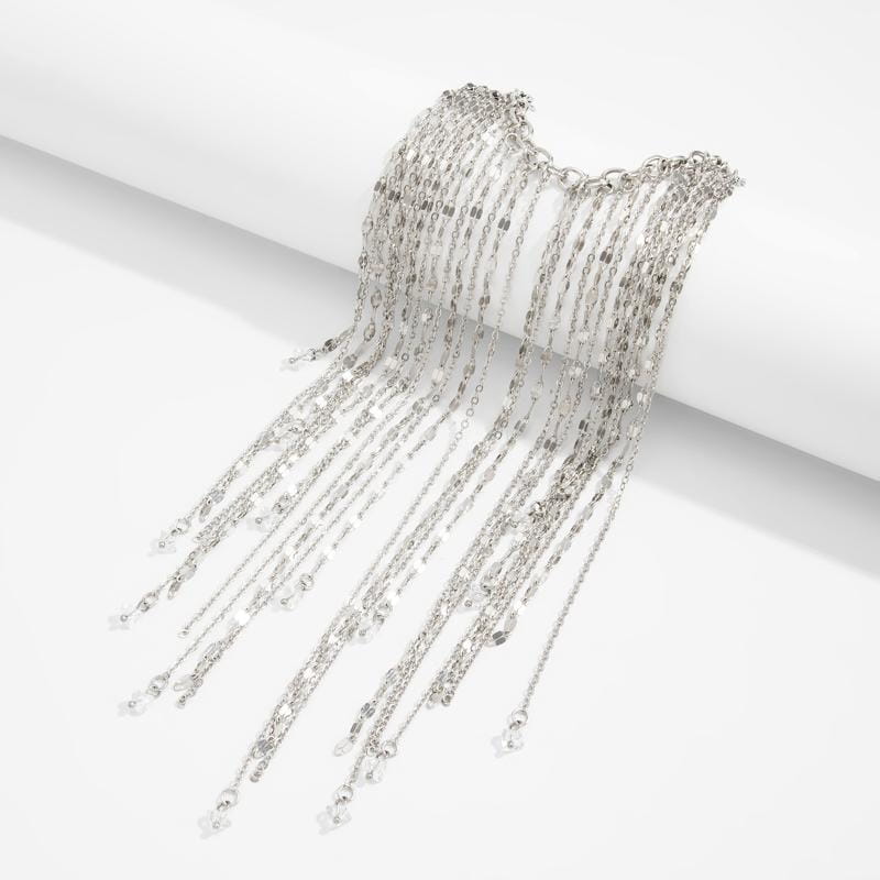bracelet de manchette en chaîne d'argent à franges pour femmes, avec des maillons délicats en cascade et de petites touches de perles, présenté dans un bracelet de charme à gland géométrique pour femmes.