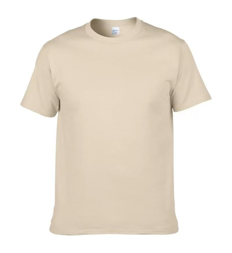 メンズの綿素材カスタムプリントTシャツコレクション向けにデザインされた、半袖のベージュのクルーネック綿Tシャツ（カジュアル用途）。