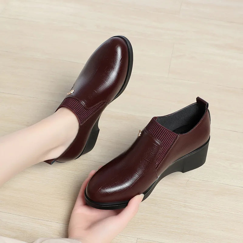 Trendy Wedge Heel Leather Shoes for Women 2024 New Soft Sole Design Versatile and Comfortable Solid Color Casual Women's Shoes