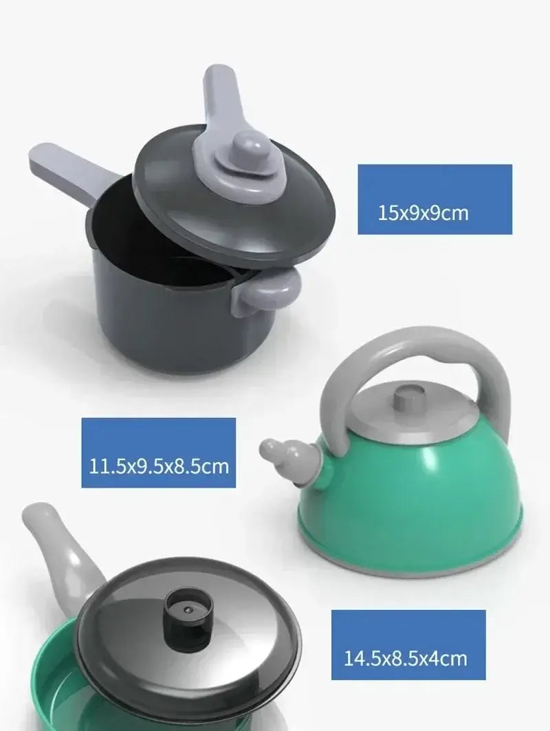 Wasserkocher-Spielzeug aus grünem Kunststoff mit grauem Griff und Deckel aus dem Set für Küchenzubehör zum Spielen, Kochspielzeug für Kinder