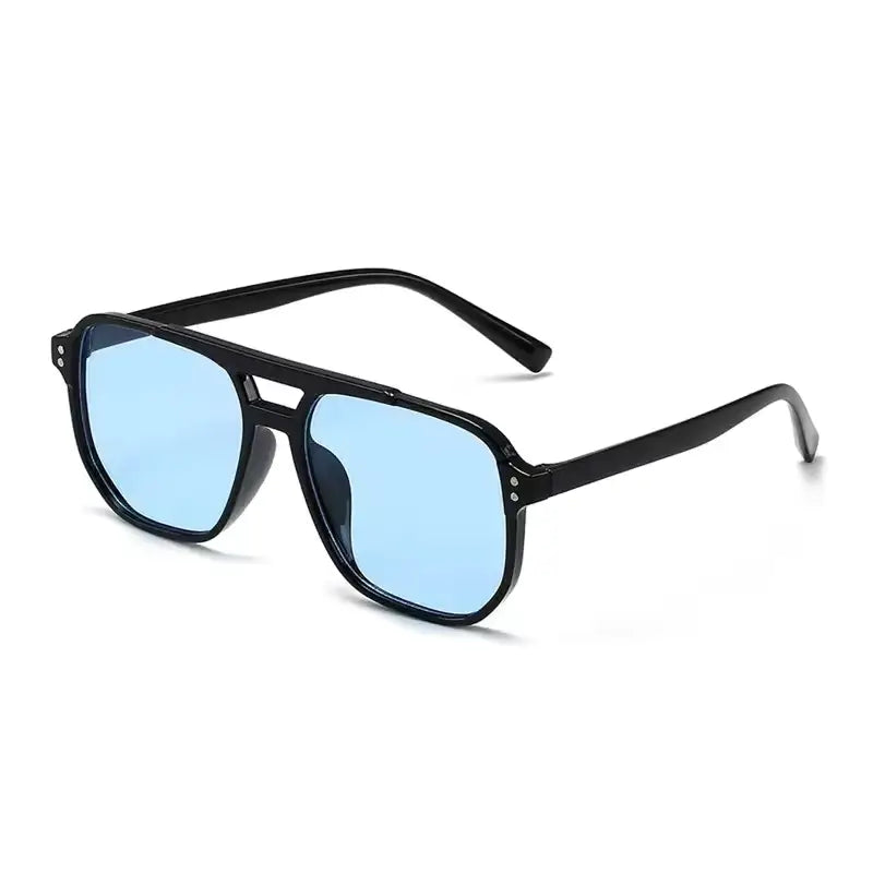 Schwarze Flieger-Vintage-eckige Sonnenbrille mit UV400-Schutz und hellblau getönten Gläsern in einem eleganten modernen Design