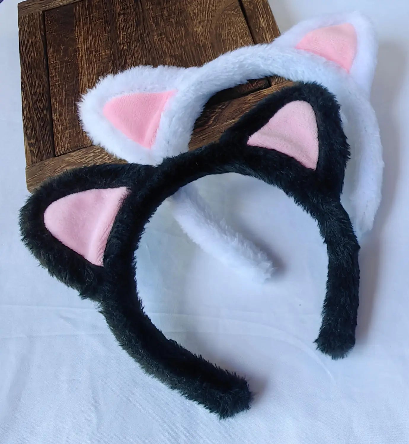 diadema esponjosa de gato negro y blanco con orejas internas rosa esponjosas, accesorio para el cabello kawaii