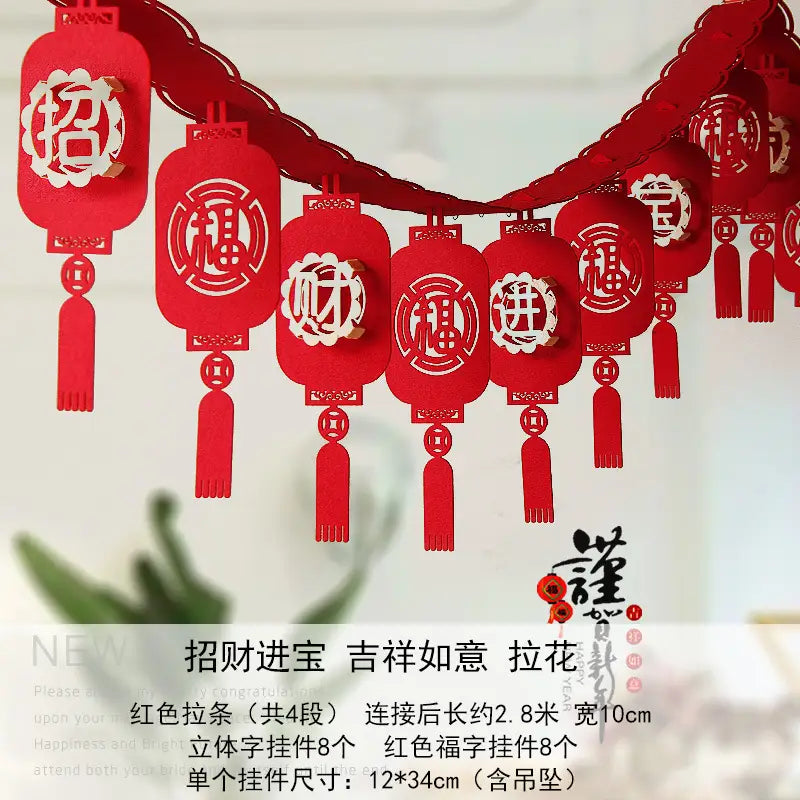 rote Papierlaternen-Girlande mit filigranen ausgeschnittenen weißen chinesischen Schriftzeichen und Quasten für die Dekoration zum chinesischen Neujahr als Laternenanhänger für die Mondneujahr-Deko.