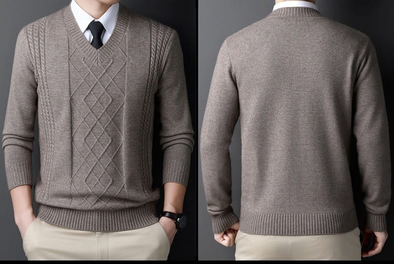 Beiger Herren-V-Ausschnitt-Strickpullover mit Diamant- und Zopfmuster-Designs, entworfen als lässiger Winterpullover.