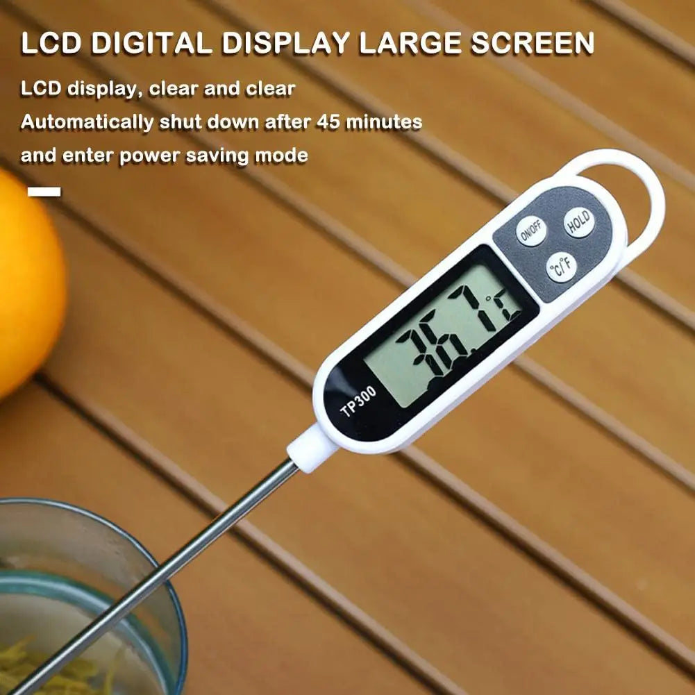Weiße digitale Fleischthermometer für sofortiges Ablesen mit großem LCD-Display, Edelstahlfühler und Schlaufenhalter.