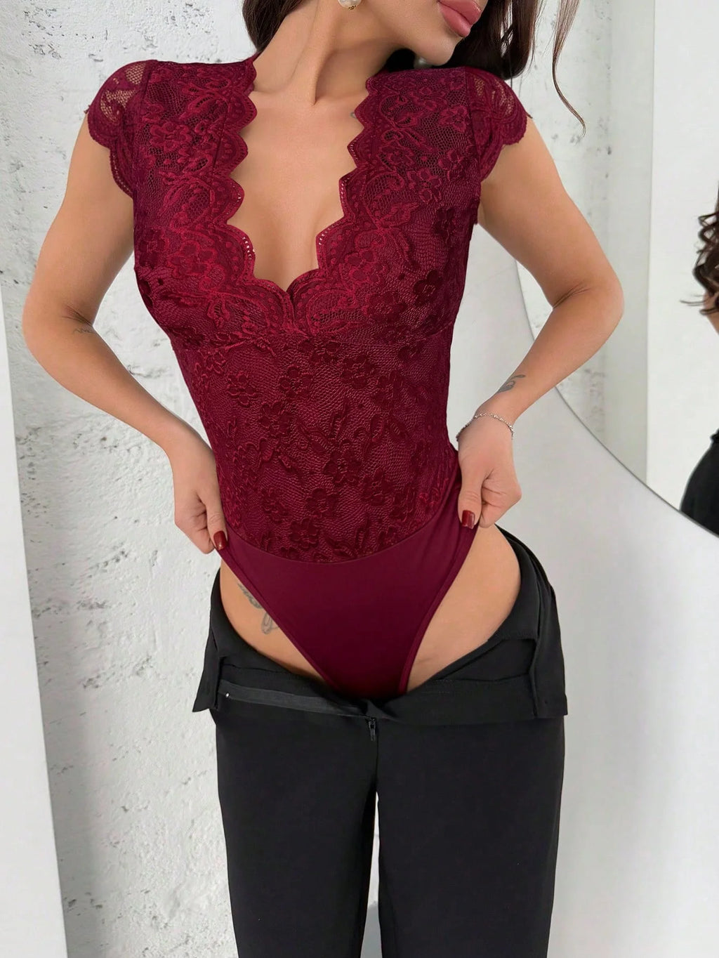 Valentine's Day spring and summer new elegant modern sexy party wine red small flying sleeve V-neck backless lace bodysuit