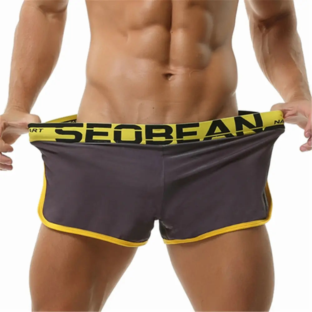 Boxer briefs para hombre transpirables, atléticos y de dormir, de color gris oscuro, con ribetes amarillo intenso y un logotipo seobeean negro en negrita en la pretina.