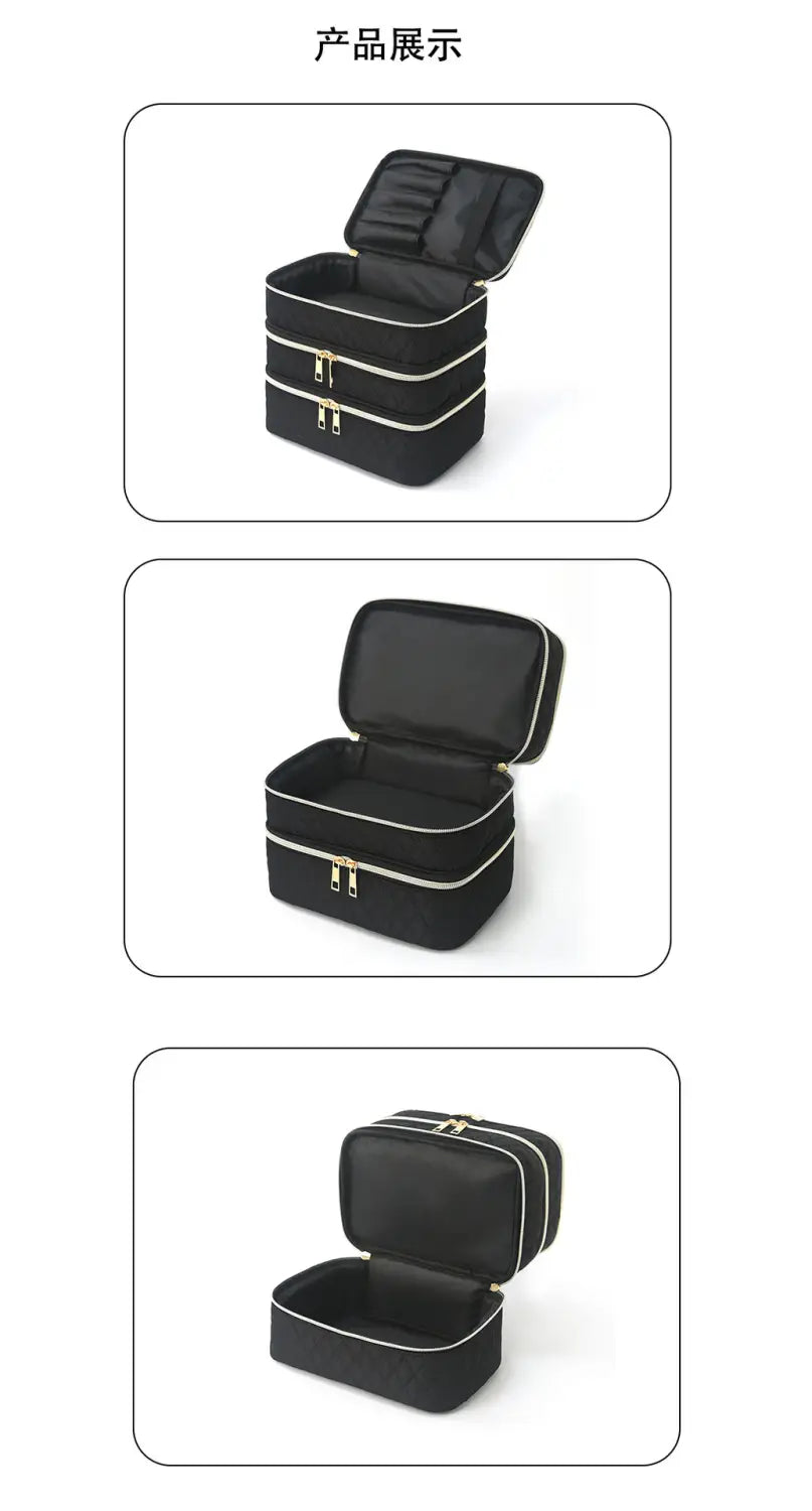 Estuche de maquillaje de viaje negro acolchado en tres niveles con cremalleras de tono dorado y costura blanca para un almacenamiento organizado de cosméticos.