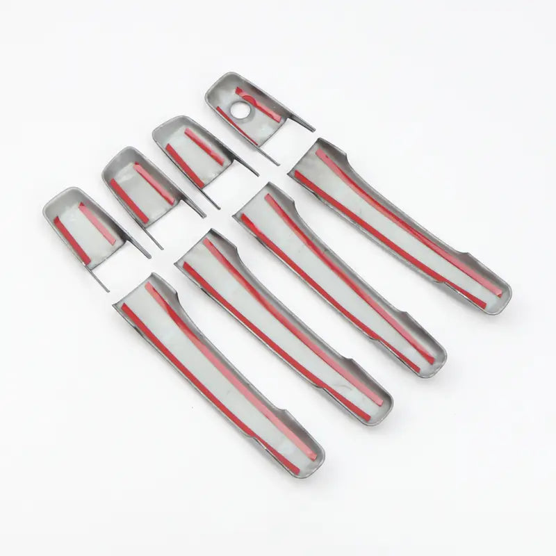 Lot de six caches de poignées de porte en chrome argenté avec bandes d’accent rouges pour les modèles Mitsubishi Pajero de 2007 à 2021.