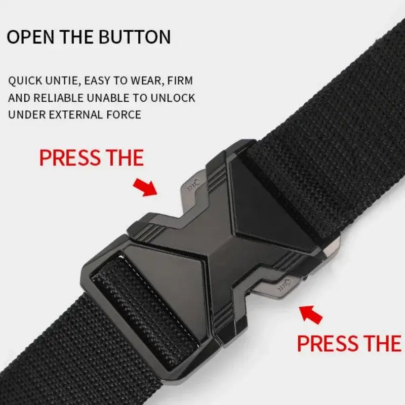 Ceinture tactique en nylon noire pour hommes, avec sangle respirante et design de boucle angulaire en forme de X finition noir mat.