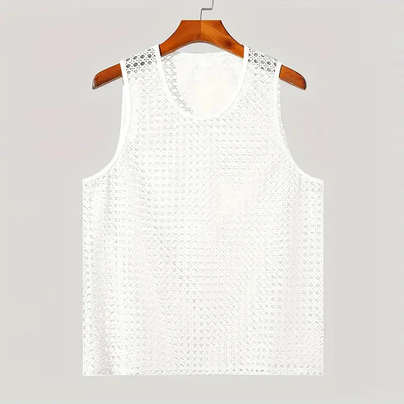 Débardeur en maille sans manches en dentelle blanche pour hommes, avec des motifs complexes et un tissu souple et fluide, idéal pour des tenues d’été décontractées.