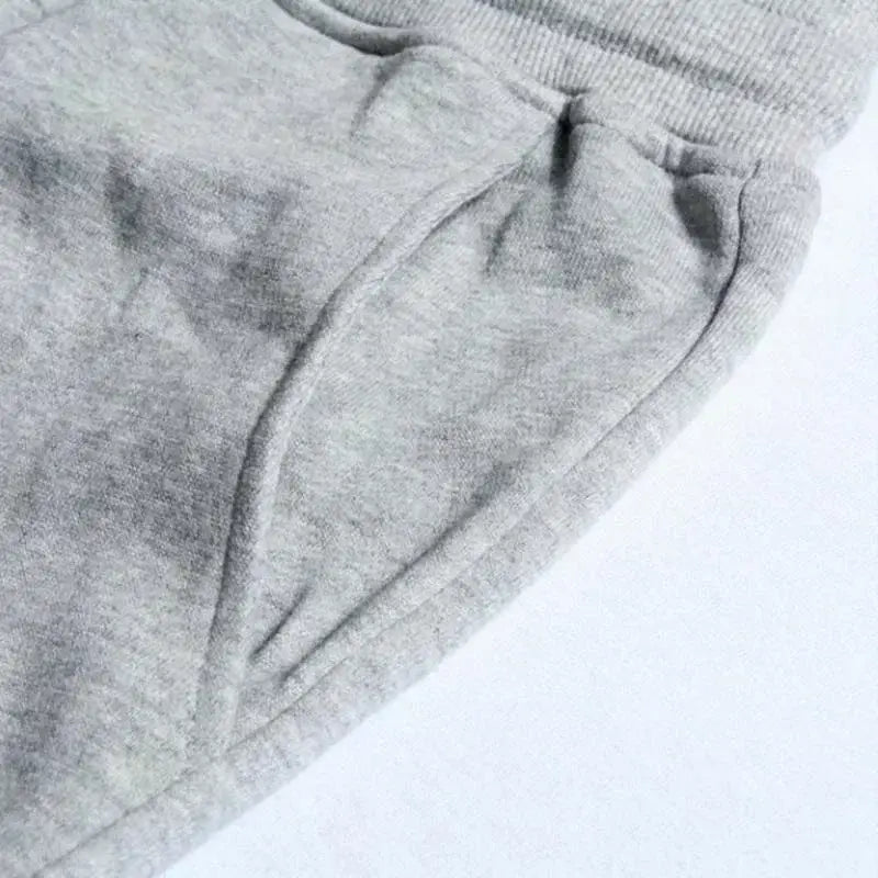 Sudaderas tipo jogger de felpa para hombre de Yankees en tejido jaspeado gris con material de textura suave y cinturilla acanalada.