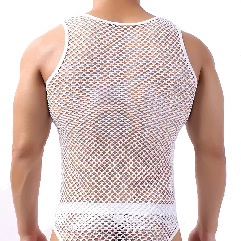 Chaleco sin mangas transpirable de malla para hombre en color blanco, con diseño ajustado y ribete blanco reforzado a lo largo del escote y la cintura.