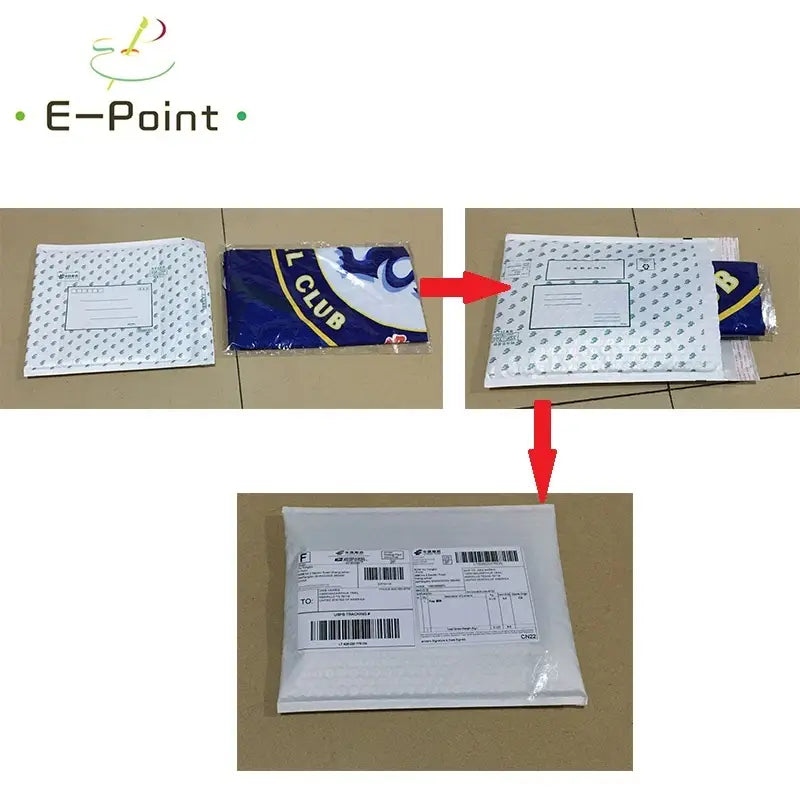 Ein gepolstertes weißes Umschlagkuvert mit aufgedruckten Versandetiketten und Barcode, das eine Deutschland-Flagge mit Stangenhülse enthält