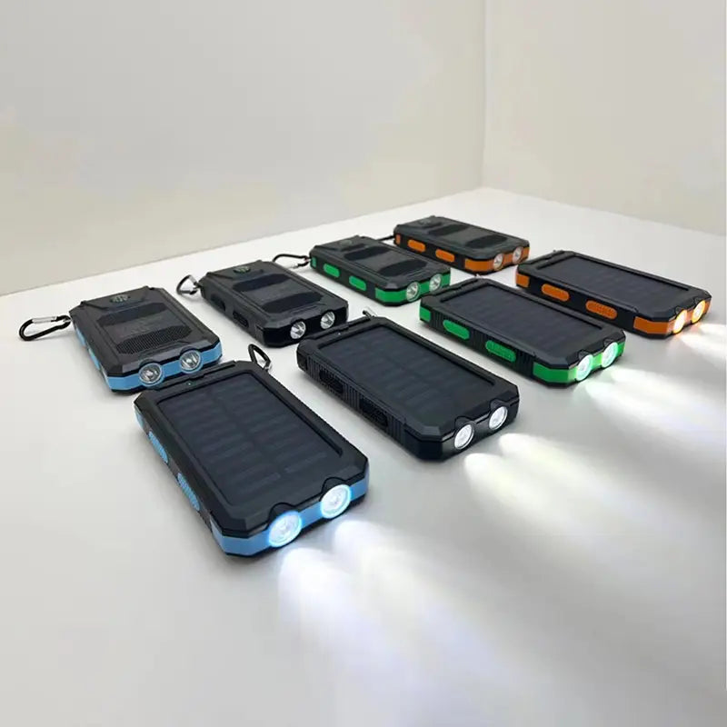 Banco de energía solar negro y azul de 80000 mAh con carga rápida para cargadores de teléfono con luces LED dobles integradas, diseñado para la carga portátil de dispositivos alimentados por energía solar.