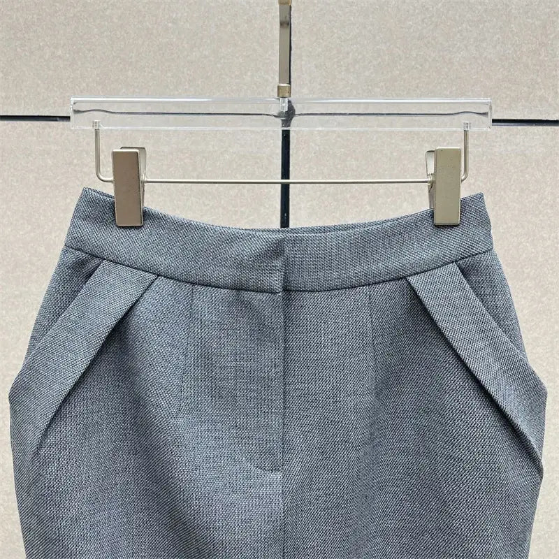 Jupe crayon grise taille haute texturée avec côtés froncés de longueur genou au style Y2K.