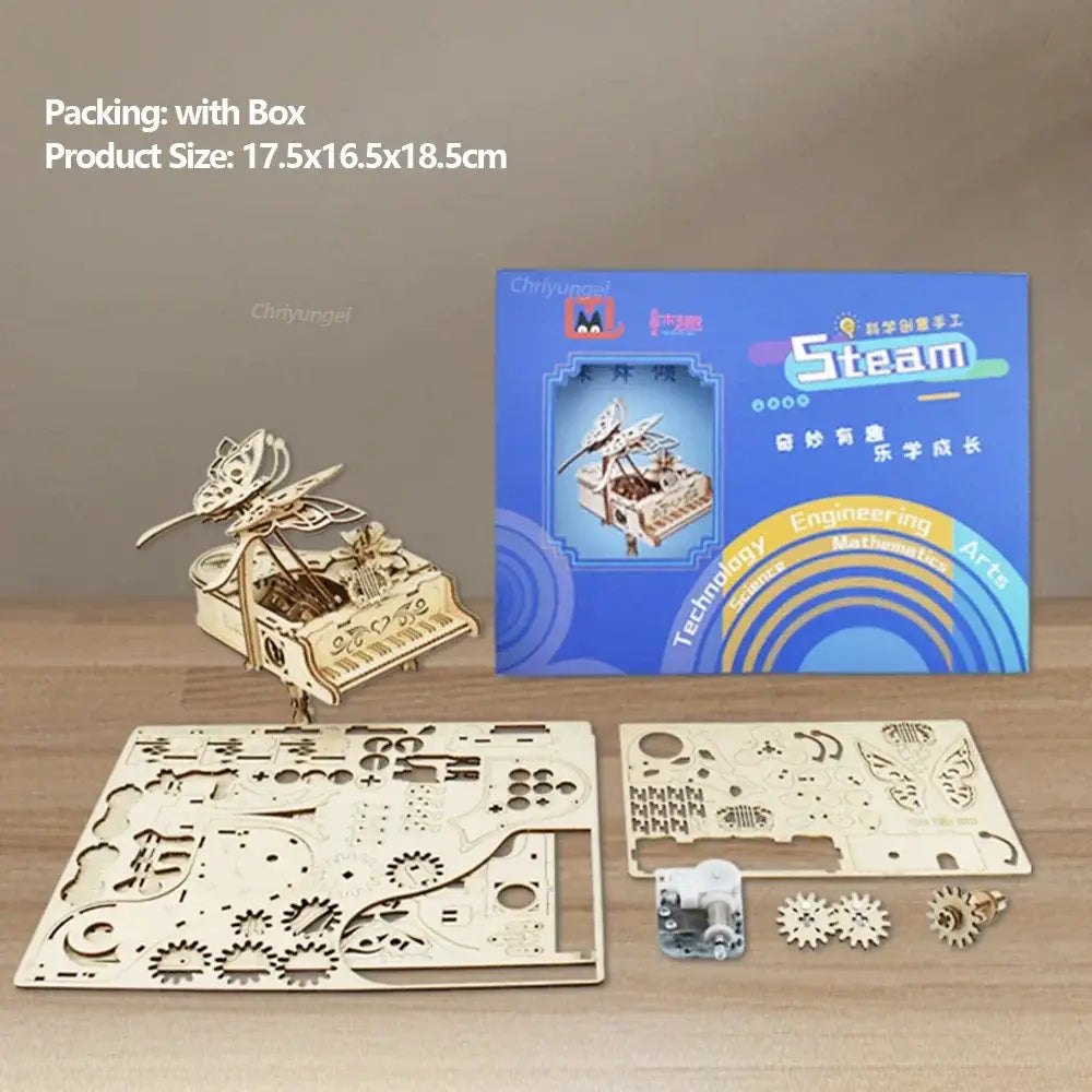 zusammengebaute Klavier-Musikbox aus Holz mit Schmetterlingsmotiv- dekorativen Ausschnitten und kunstvollem Getriebewerk aus einem 3D-Holz-Puzzle-Bastelset