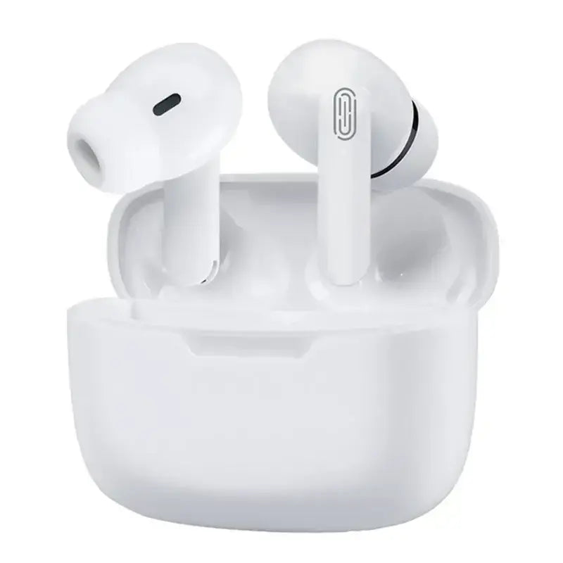 Weiße kabellose Bluetooth-Ohrhörer mit aktiver Geräuschunterdrückung, mit schlankem glänzendem Finish, sicher in ihrer passenden Ladetasche platziert.