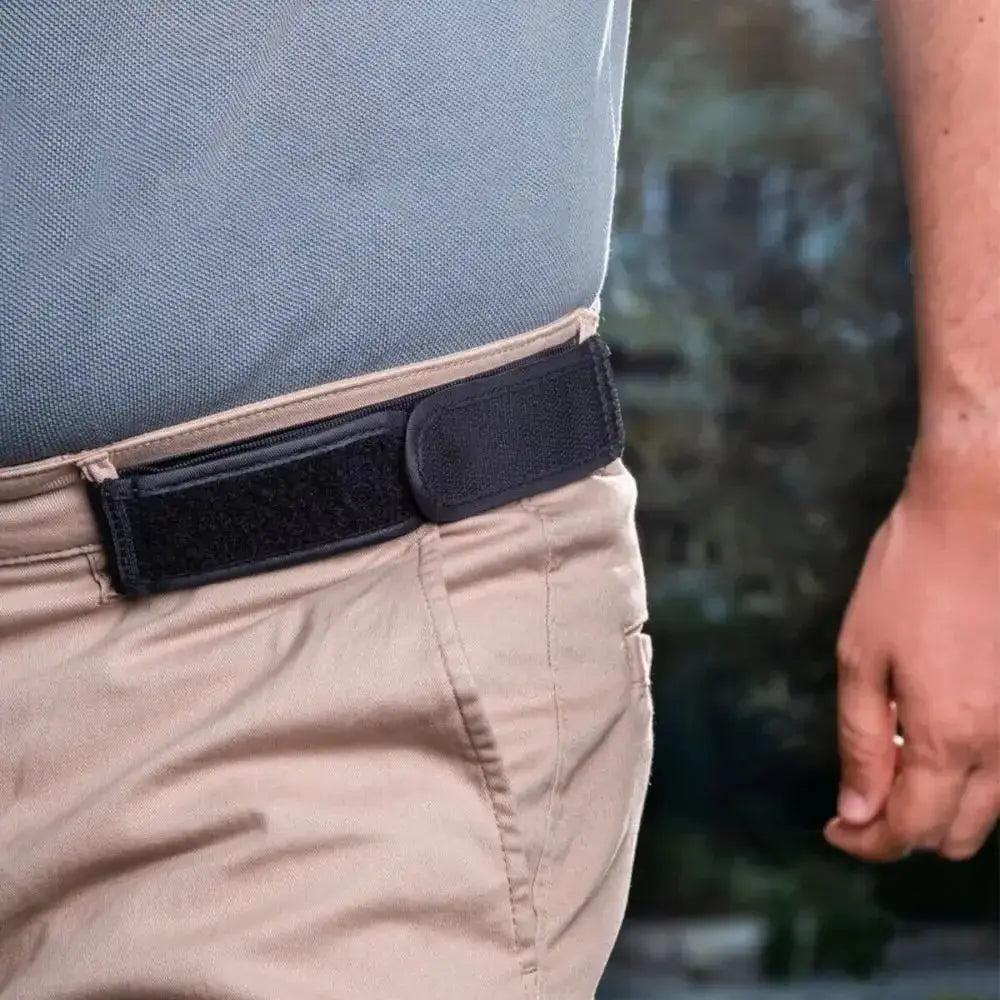 Ceinture élastique sans boucle noire pour hommes et femmes, dotée d’une boucle de ceinture en velcro à finition mate et d’un renfort sur les bords.