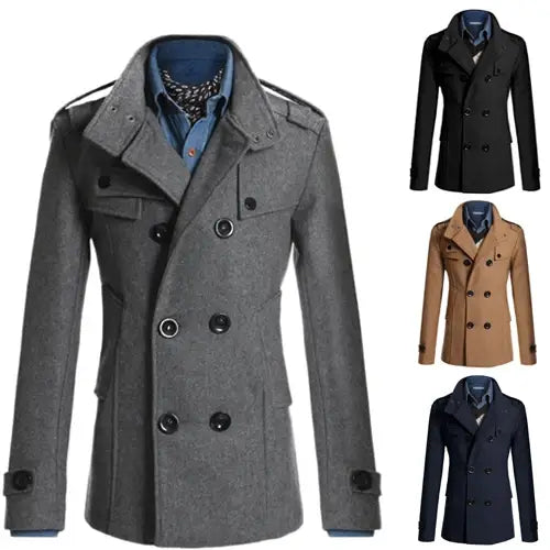 Peacoat en laine gris croisé deux rangées pour hommes, doté de boutons noirs et d’un col à encoches.