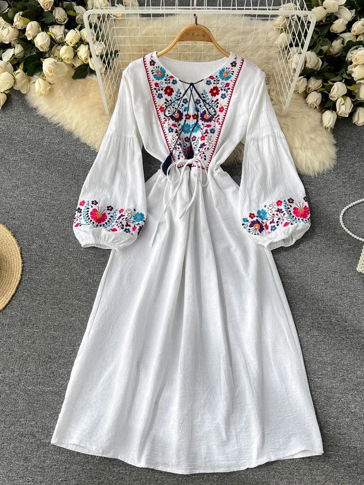 Ethnic Style Retro Embroidered Dress Women's Mid-length Waist Slim Lantern Sleeves Literary Gentle A-line Vestidos Women D1031