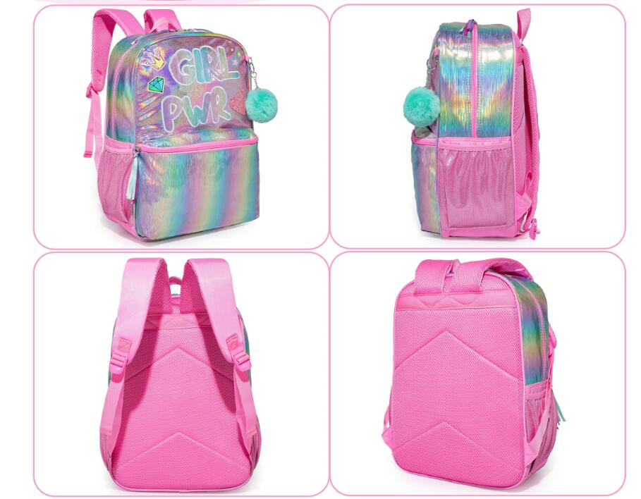 Schulrucksack-Set für Mädchen holografisch mit einem pinken und regenbogenholografischen Rucksack, Schriftzug „Girl Pwr“, pinken Trägern und einem türkisen Pompon-Anhänger.