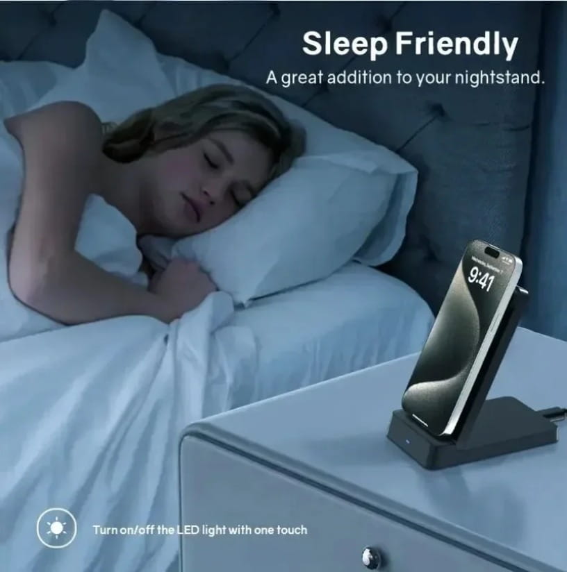 Un cargador inalámbrico negro elegante con anillo magnético y luz LED integrada, diseñado para la carga inalámbrica junto a la cama y el soporte plegable para el teléfono